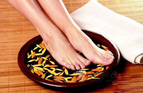 摩登7快餐提醒您天天洗脚胜吃补药,几点泡最补肾