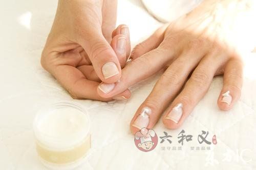 从指甲上的月牙怎么判断健康状况？