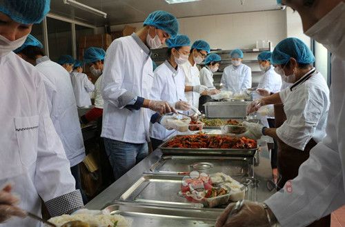 摩登7快餐,忙着乐着 