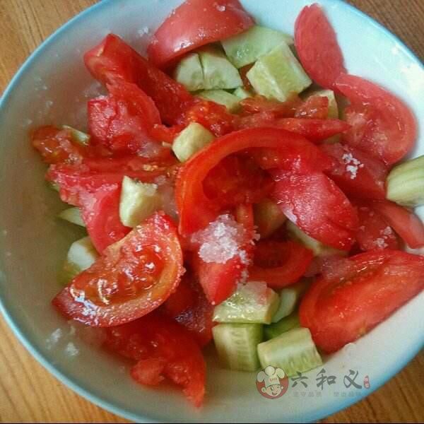 黄瓜西红柿同吃相克要人命，真的么？