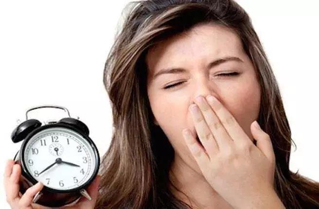 摩登7快餐告诉你，长期熬夜失眠的人如何排毒？