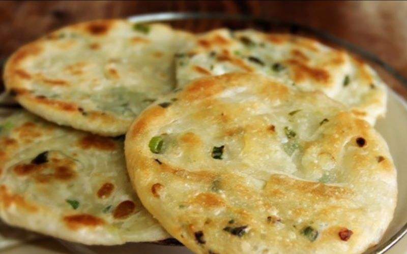 饺子皮变葱油饼，葱香酥脆的吃到停不下来