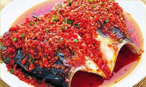 剁椒鱼头，辣到吸气都停不下筷子的美味湘菜