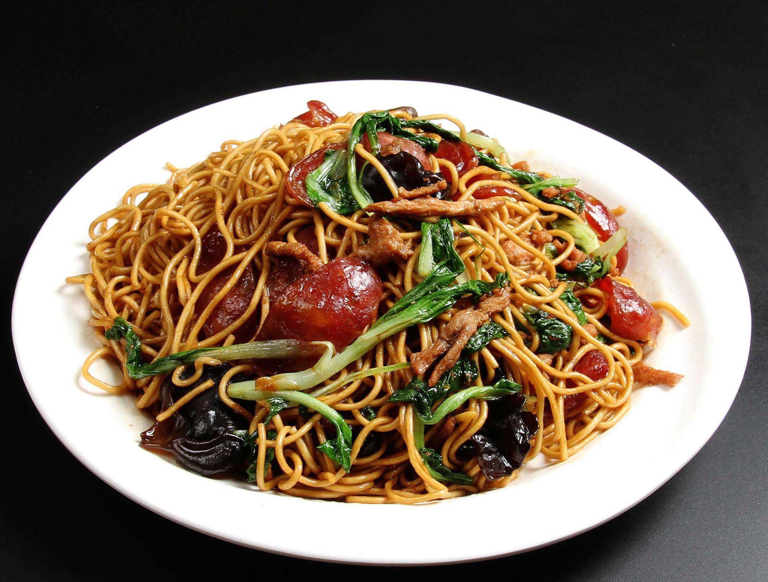 香喷喷的快手香肠炒面