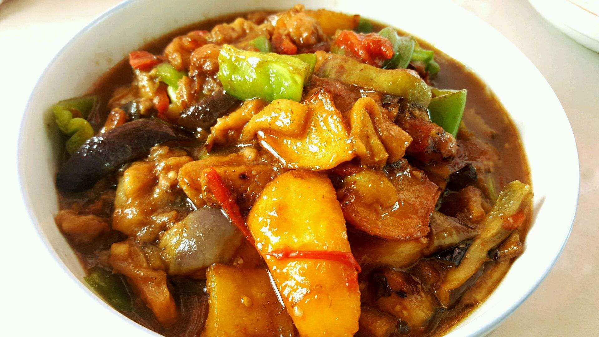 「东北乱炖」用最寻常的食材，炖煮出最鲜香的味道