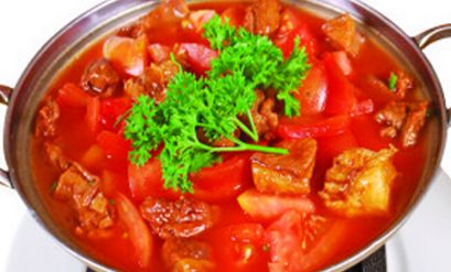 干了这碗番茄牛肉煲！抗衰老不说，下面拌饭吃