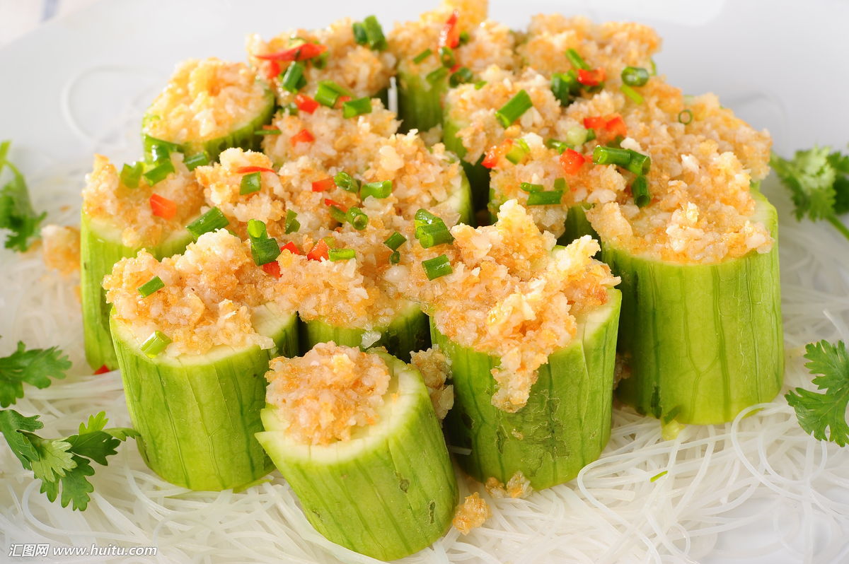 蒜蓉粉丝蒸丝瓜：夏日里的清新丝滑口感