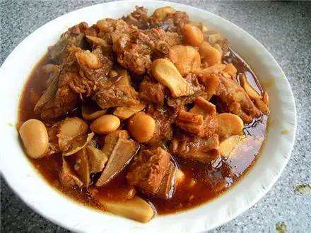 简单几步做鲜香美味的鸡腿菇蒸排骨，能多吃三碗饭！