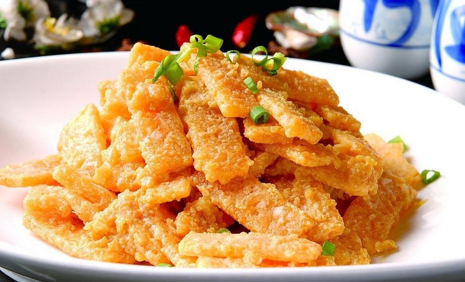 聪明的妈妈用一个咸蛋做了三道菜，网友直呼太会过日子 