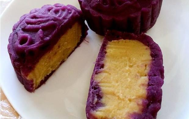 中秋佳节月饼贵？超简单教程自制月饼好吃送人有面子