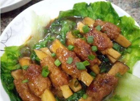 杏鲍菇酿肉卷的做法，让肉汁的香味和菌菇的鲜味紧紧融合 