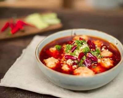 水煮虾滑，香辣美味让人口水直流