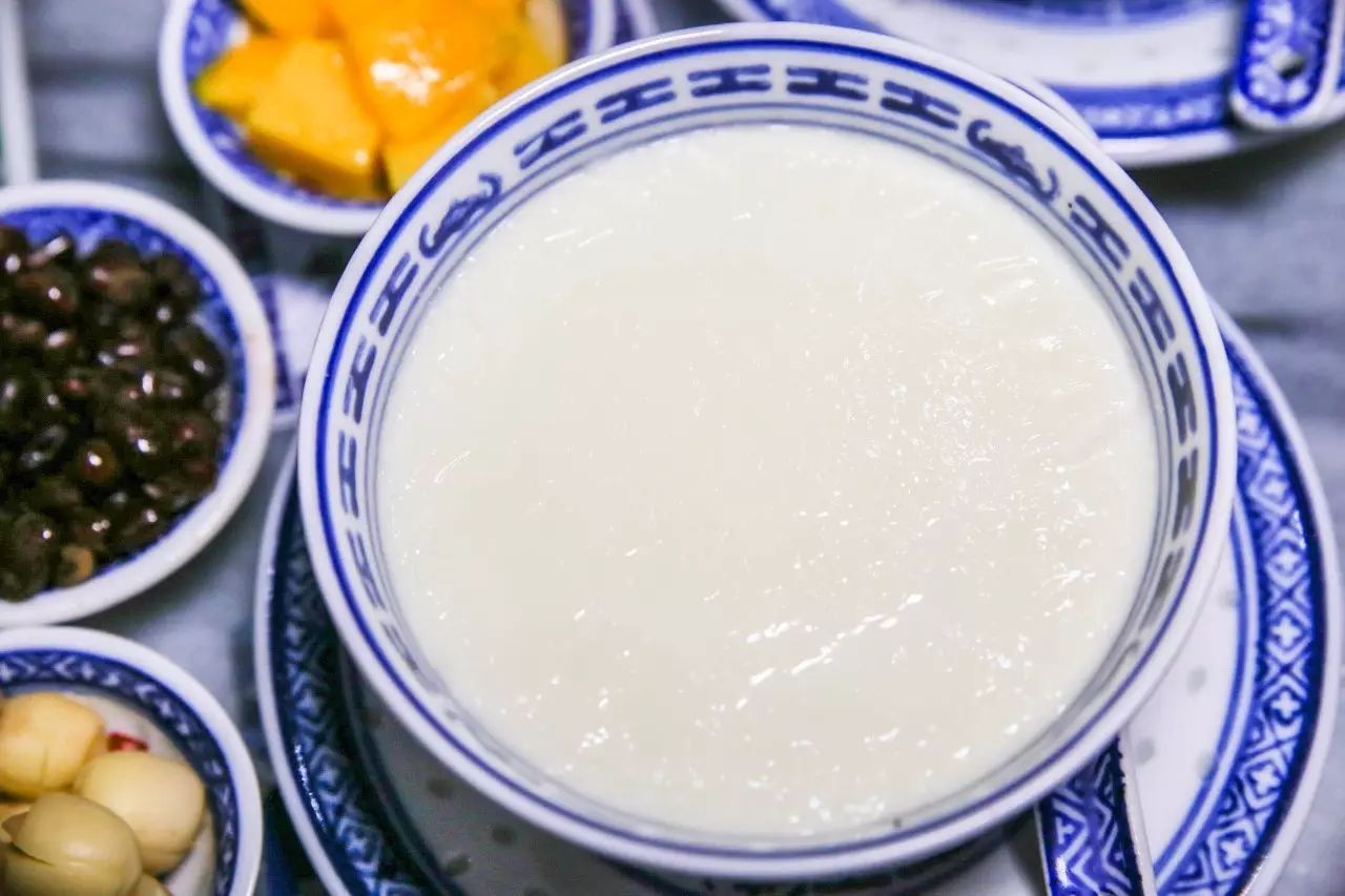 用鸡蛋和牛奶自制美味甜品双皮奶