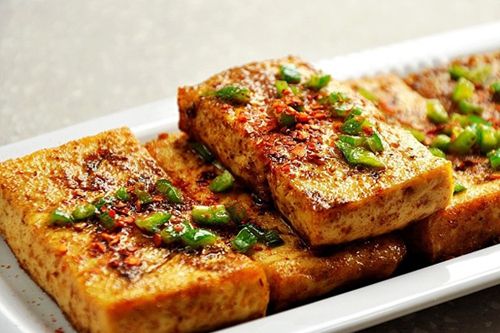 不要烤箱不用火，简单几步能做出美味的葱香烤豆腐！ 