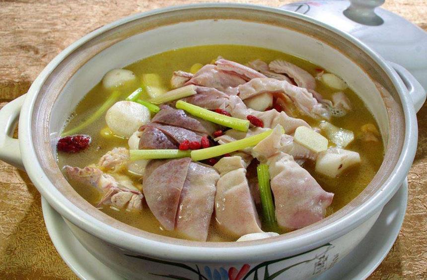 天冷了喝一碗鲜掉眉毛的猪肚鸡吧！ 