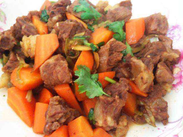 炖一锅鲜嫩无比的啤酒炖牛肉，有酒有肉有朋友！