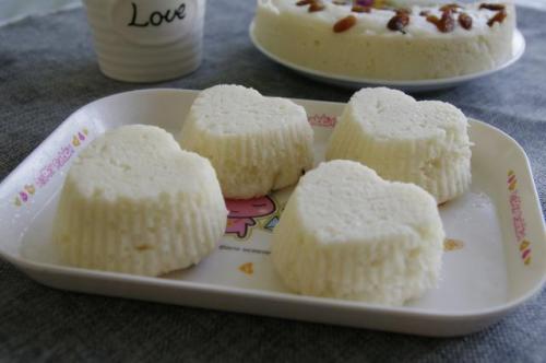 超级简单的大米牛奶蒸糕，白软香甜，比蛋糕都好吃