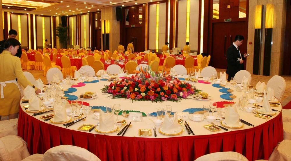 摩登7可以给您提供这样的年会用餐