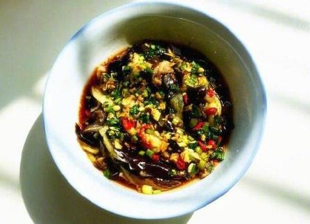 蒜泥手撕长茄，酸甜开胃，做法超级简单