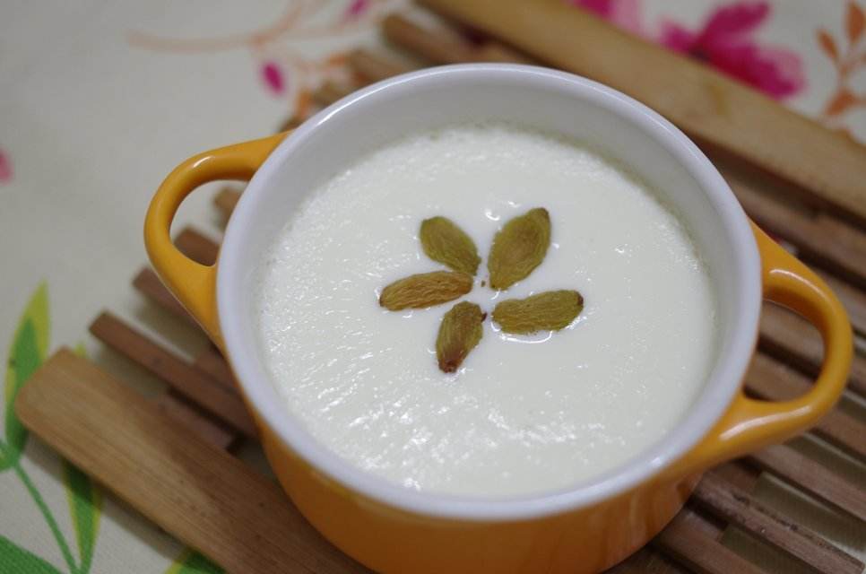 用牛奶+鸡蛋做超级简单的双皮奶，甜品其实很简单