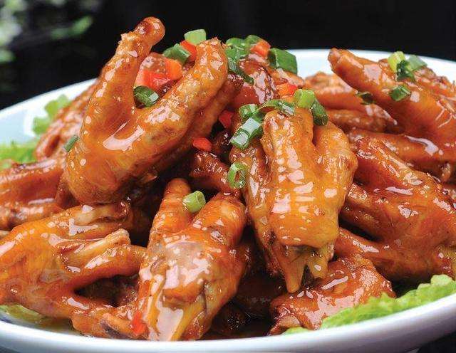 香辣鸡爪这样做，麻辣鲜香，辣的过瘾，太好吃了