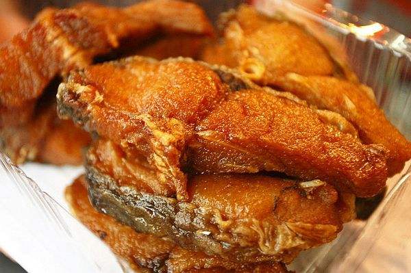 可以冷吃的五香熏鱼，又下酒又下饭，吃一盘子都不过瘾！ 