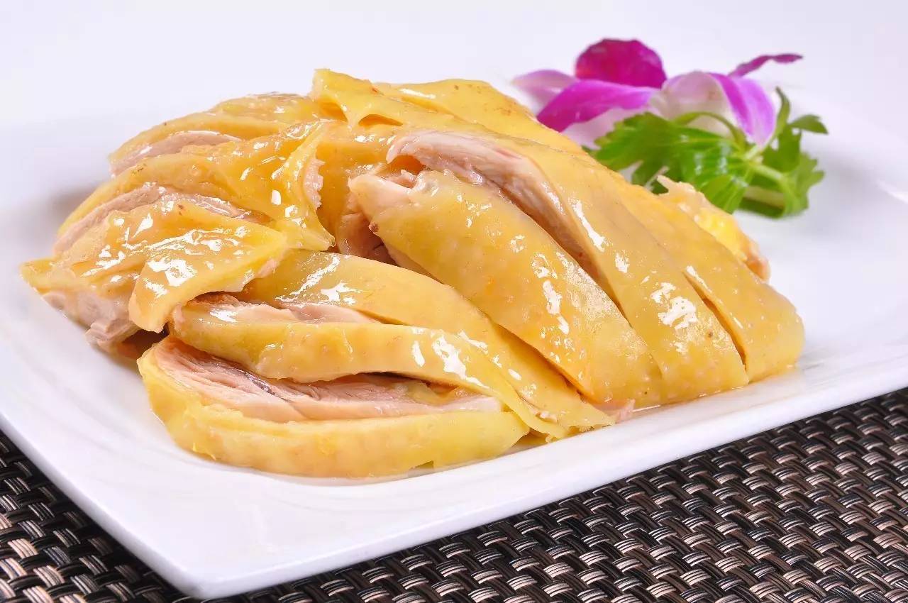 美味鲜美口感细嫩的白斩鸡做法，超级简单一看就会！