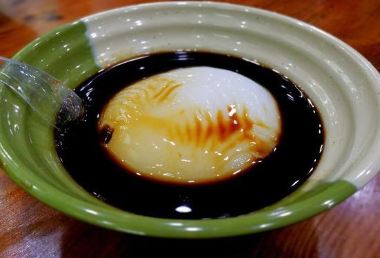 比冰淇淋还要好吃的中国传统甜点小吃：四川红糖凉糕