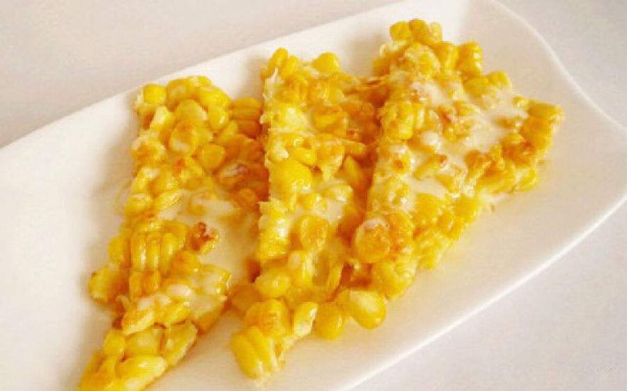 玉米新鲜好吃的做法：在家里简单做个玉米烙吧