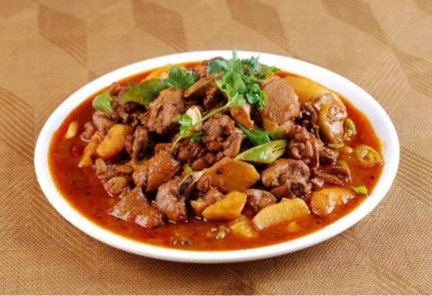 大盘鸡这样做吵架香，配上裤带面的做法能吃一大盘！