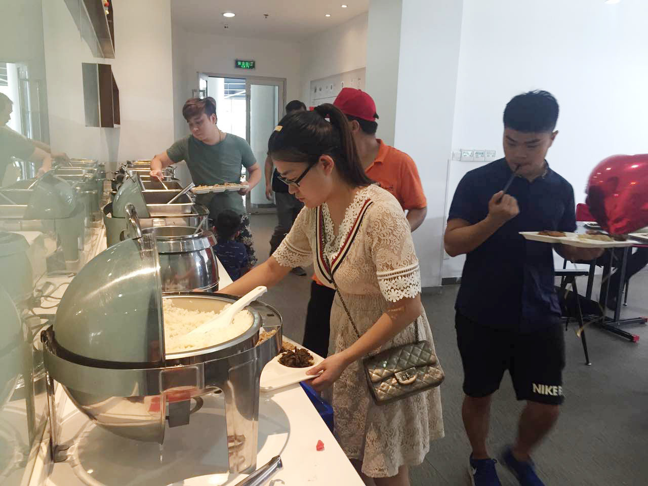 员工吃的好，员工才有更多的精力和热情完成工作！