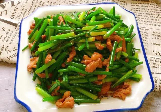 韭菜苔的家常做法，韭菜苔脆爽可口，吃起来那么的香甜