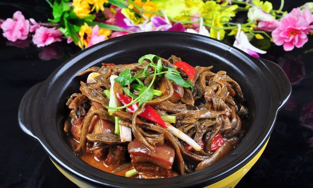 五花肉炖干豆角，简单炖上一锅，美味又下饭!