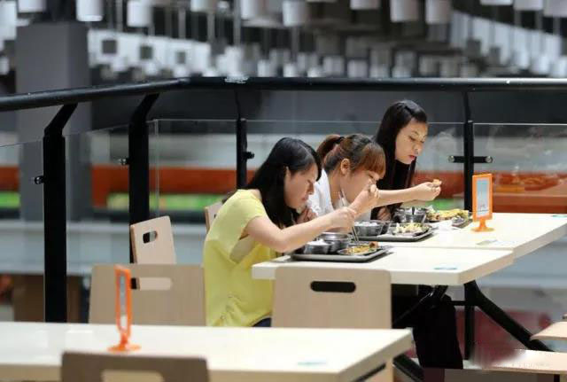 食堂承包是如何改变企业和员工之间关系？