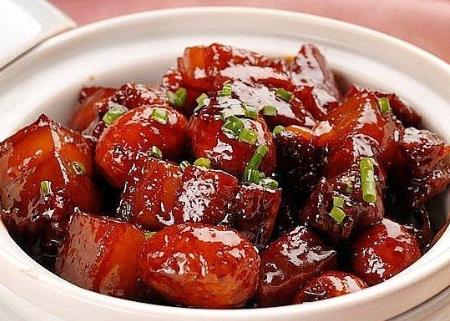 十年酒店厨师长揭秘：都是红烧肉，饭店烧的为什么就香点