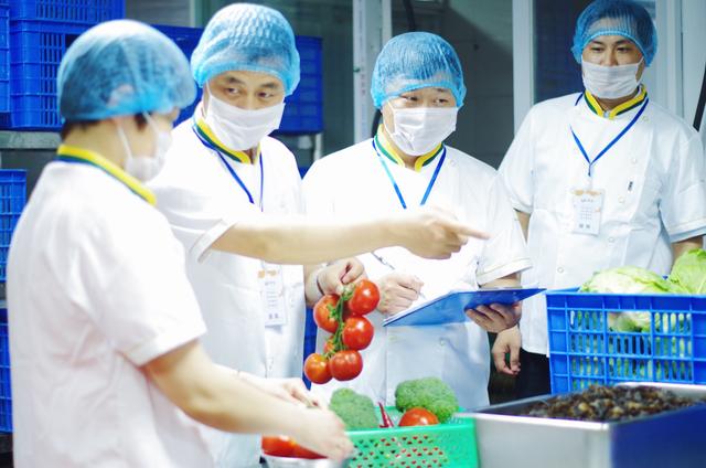 新学期，摩登7快餐继续为学生营养餐保驾护航！